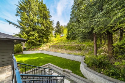 Staircase Photo of 880 Jefferson Avenue, West Vancouver, BC