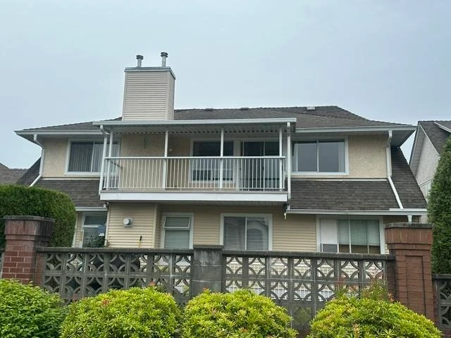 Living Room Photo of 12 2475 Emerson Street, Abbotsford, BC