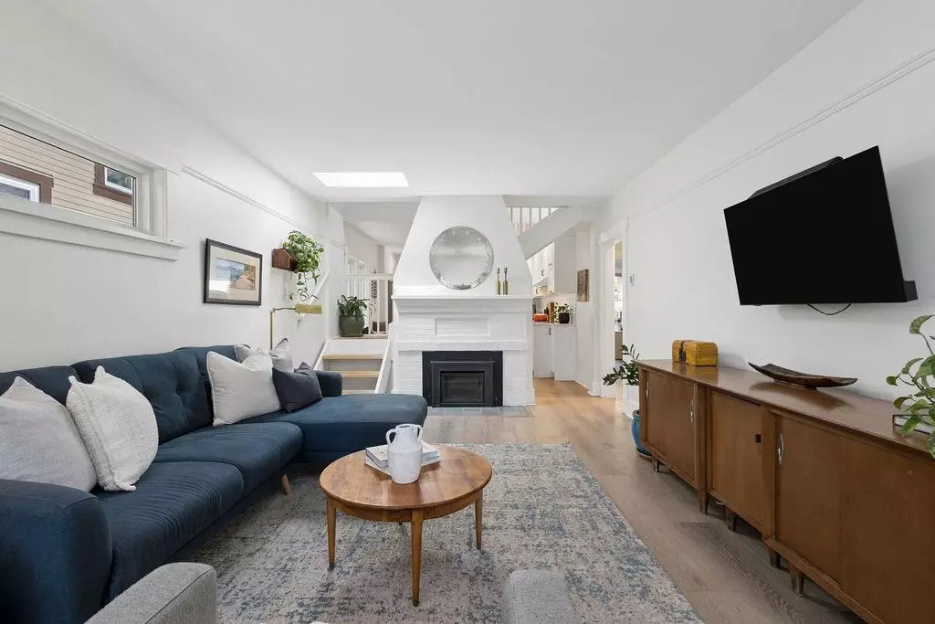 Living Room Photo of 1255 E 23rd Avenue, Vancouver, BC
