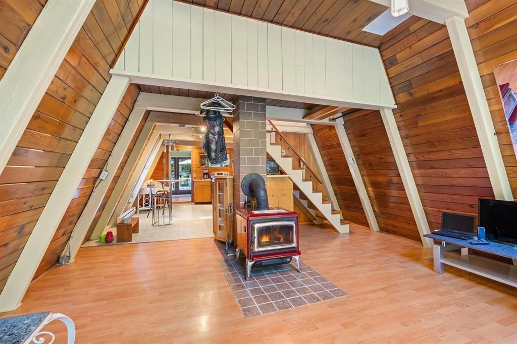 Living Room Photo of 19393 Silver Skagit Road, Hope, BC