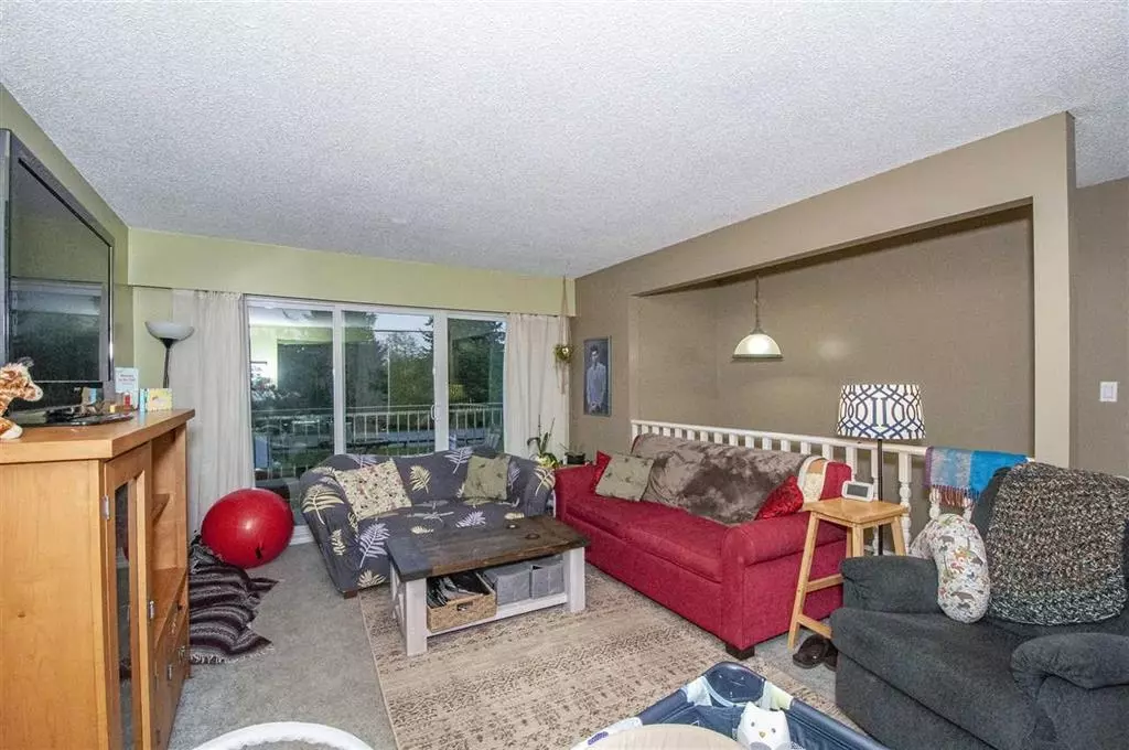 Family Room Photo of 1835 King George Boulevard, Surrey, BC