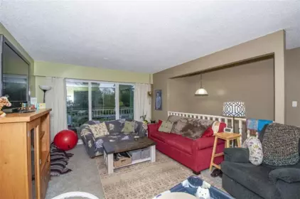 1835 King George Boulevard, Surrey, BC, Surrey — Half Duplex for sale