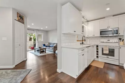 Kitchen Island Photo of 50 45640 Storey Avenue, Chilliwack, BC