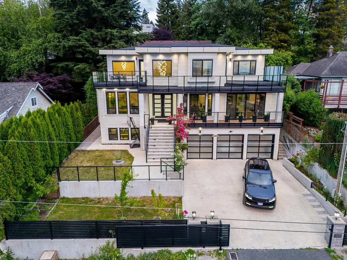 Family Room Photo of 10490 125a Street, Surrey, BC