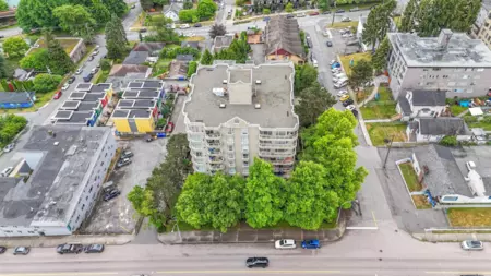 Swimming Pool Photo of 504 412 Twelfth Street, New Westminster, BC