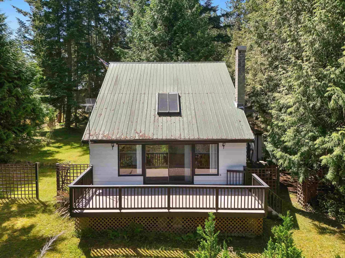 Family Room Photo of 177 Spinnaker Drive, Mayne Island, BC