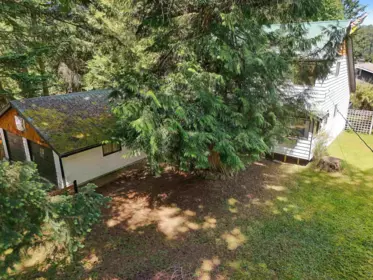 Walk-In Closet Photo of 177 Spinnaker Drive, Mayne Island, BC