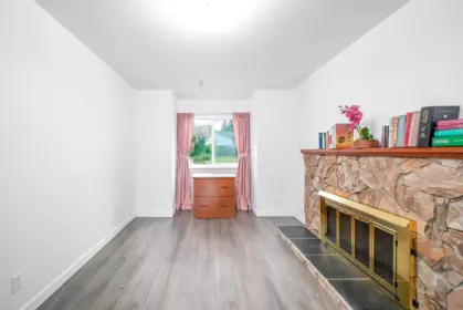Guest Bathroom Photo of 14932 98a Avenue, Surrey, BC