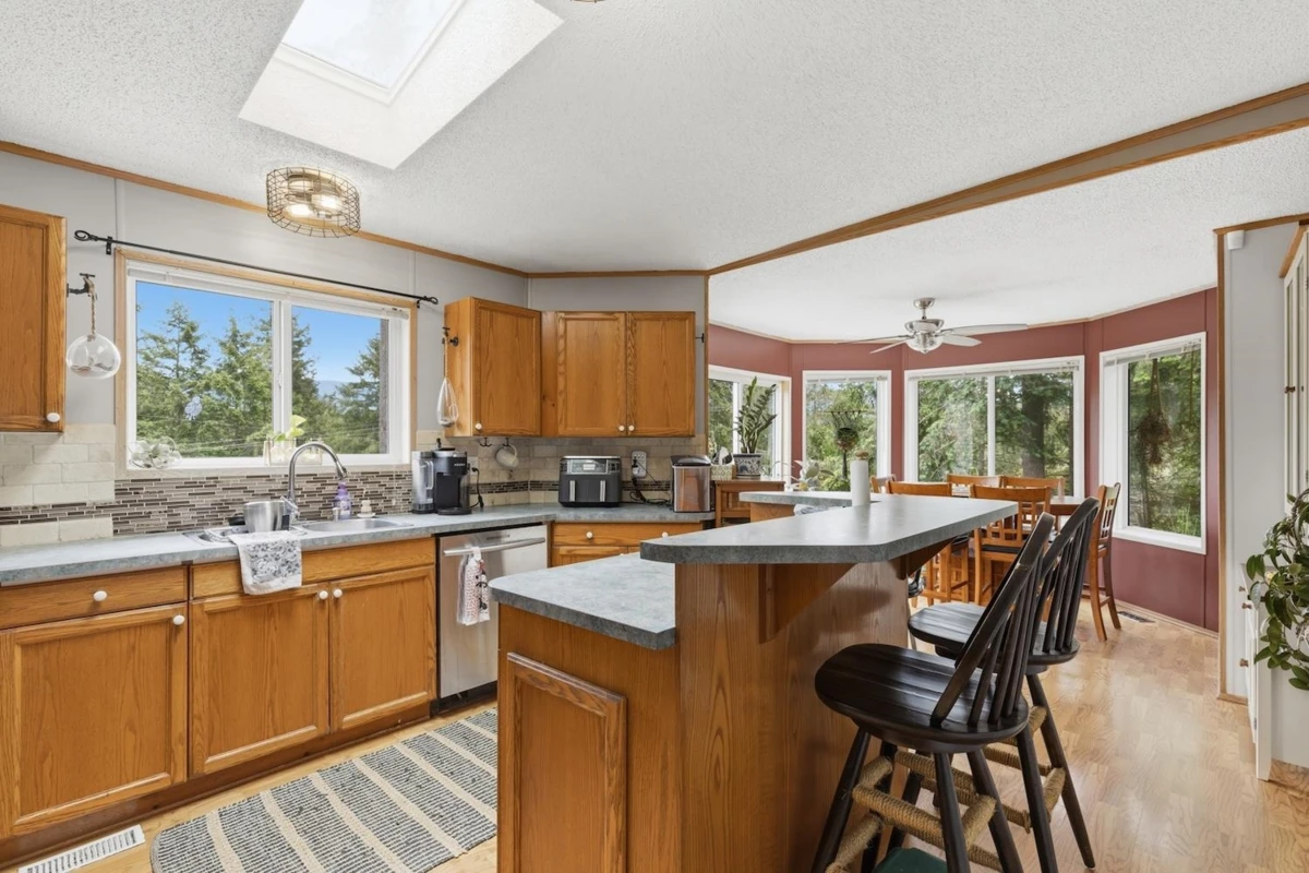 Living Room Photo of 4580 Rondeview Road, Madeira Park, BC
