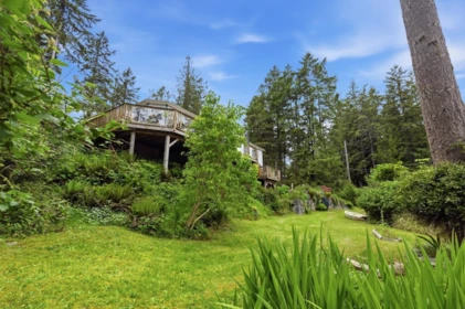 Hot Tub / Spa Photo of 4580 Rondeview Road, Madeira Park, BC