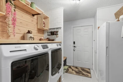 Walk-In Closet Photo of 4580 Rondeview Road, Madeira Park, BC