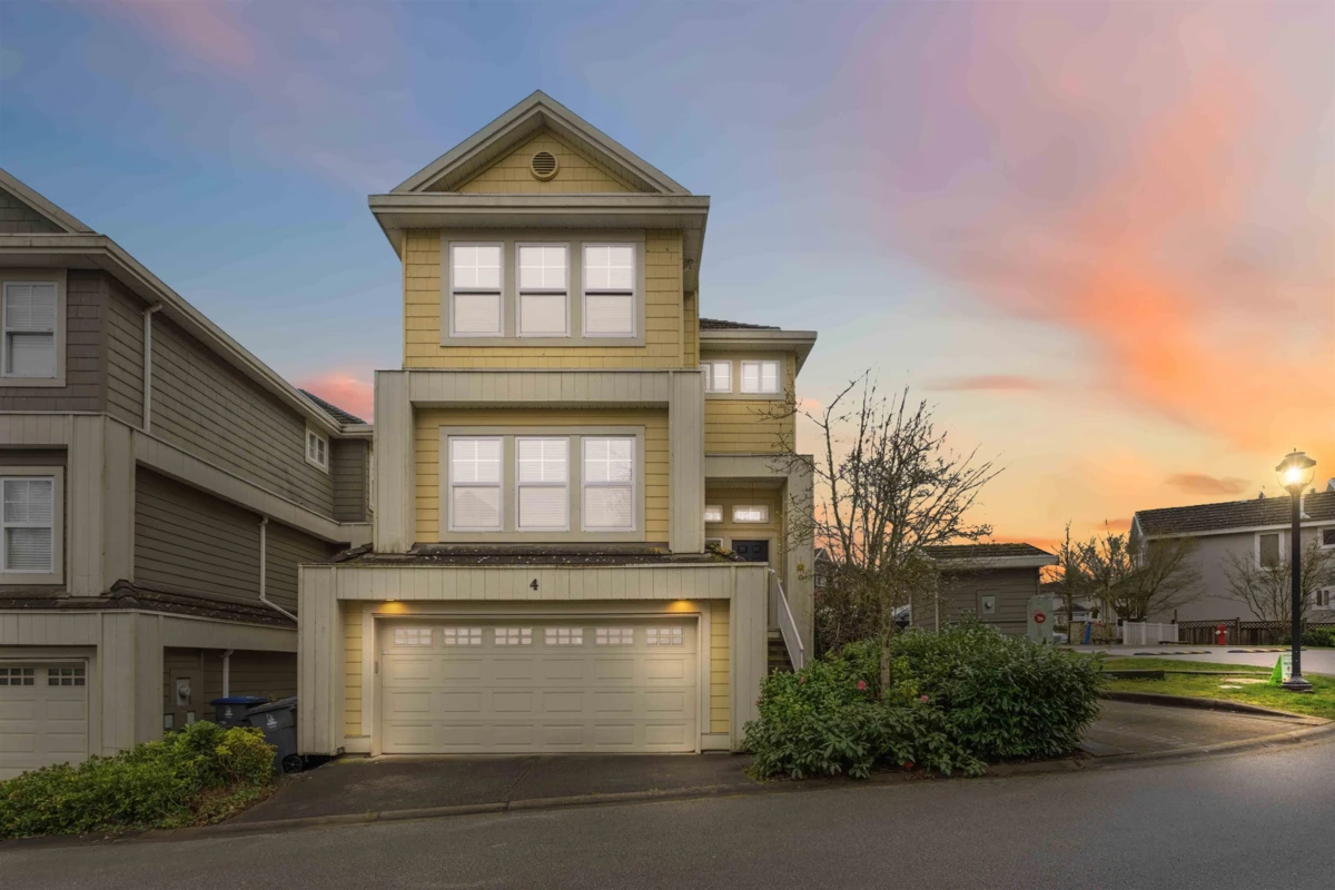 Living Room Photo of 4 3495 147a Street, Surrey, BC