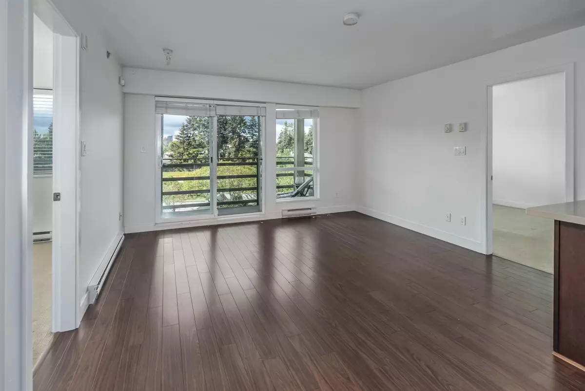 Living Room Photo of 406 15735 Croydon Drive, Surrey, BC