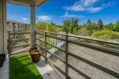 Backyard Photo of 406 15735 Croydon Drive, Surrey, BC