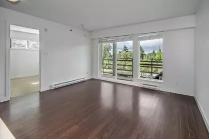 Guest Bathroom Photo of 406 15735 Croydon Drive, Surrey, BC