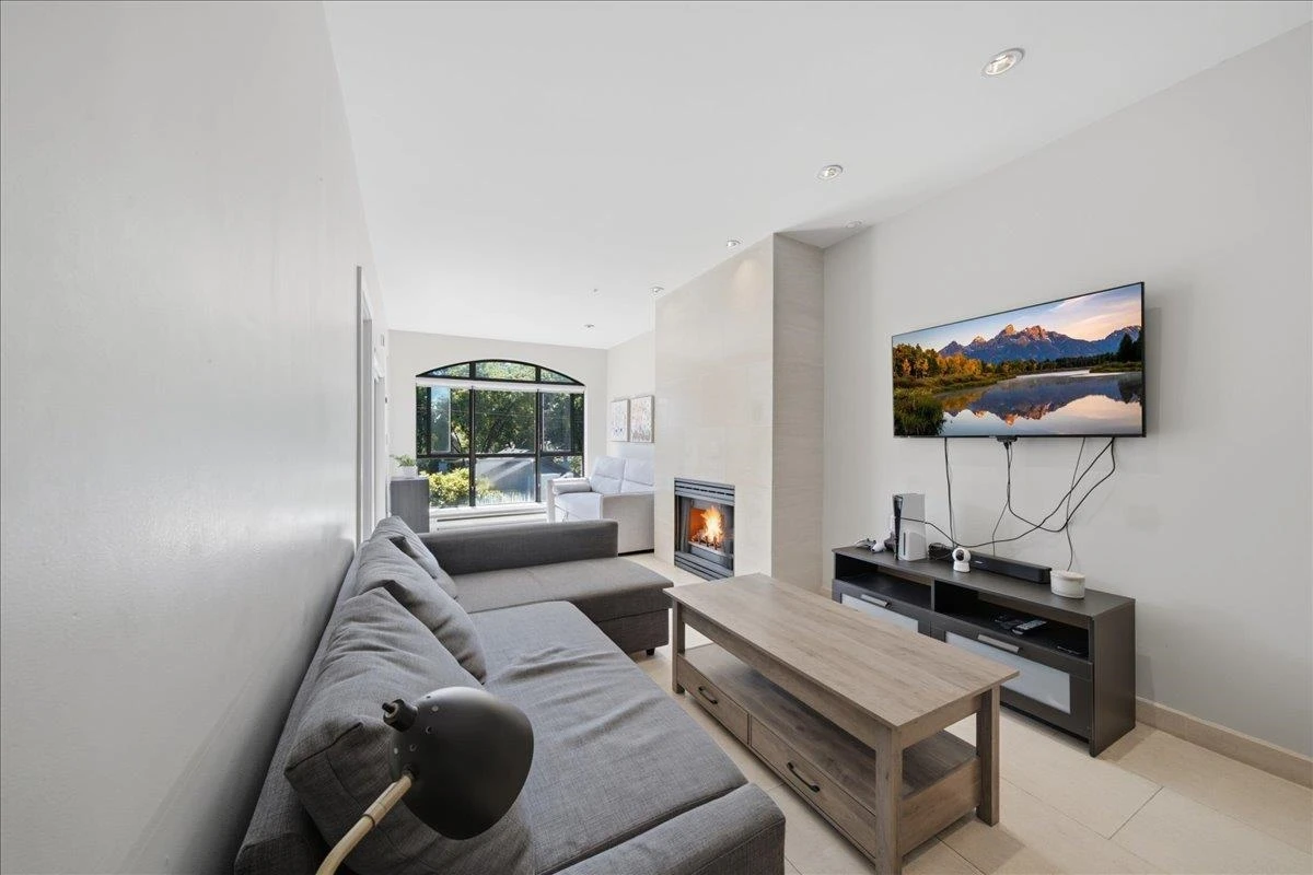 Family Room Photo of 406 2130 W 12th Avenue, Vancouver, BC