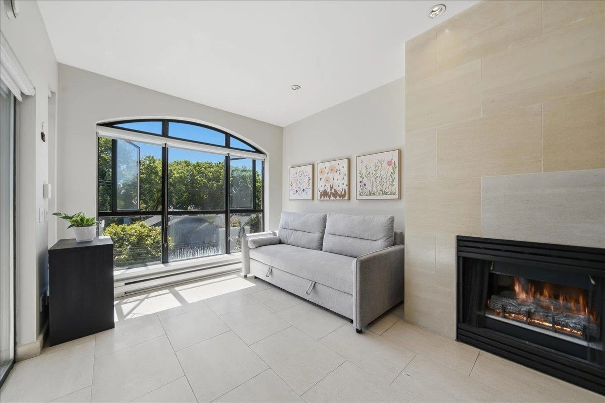 Living Room Photo of 406 2130 W 12th Avenue, Vancouver, BC