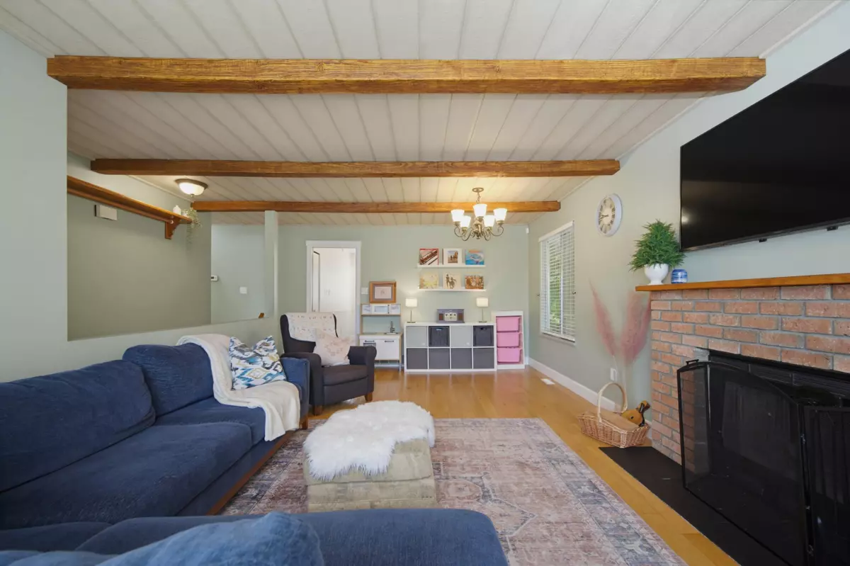 Family Room Photo of 6079 173a Street, Surrey, BC