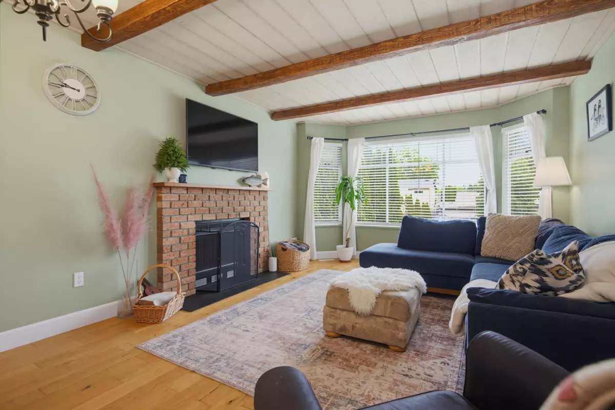 Living Room Photo of 6079 173a Street, Surrey, BC