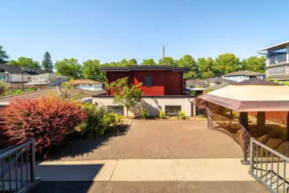 Front Yard Photo of 2277 E 28th Avenue, Vancouver, BC