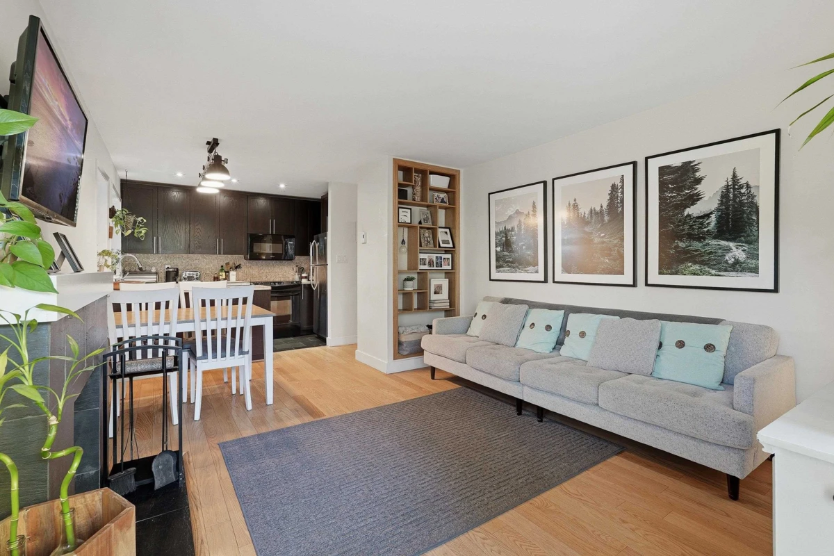 Family Room Photo of 1 1606 W 10th Avenue, Vancouver, BC