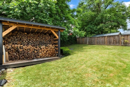 Outdoor Kitchen Photo of 7807 Grand Street, Mission, BC