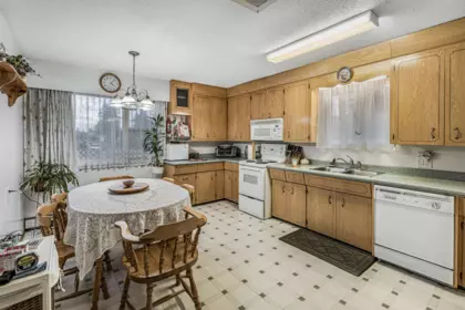 Kitchen Island Photo of 31908 Old Yale Road, Abbotsford, BC