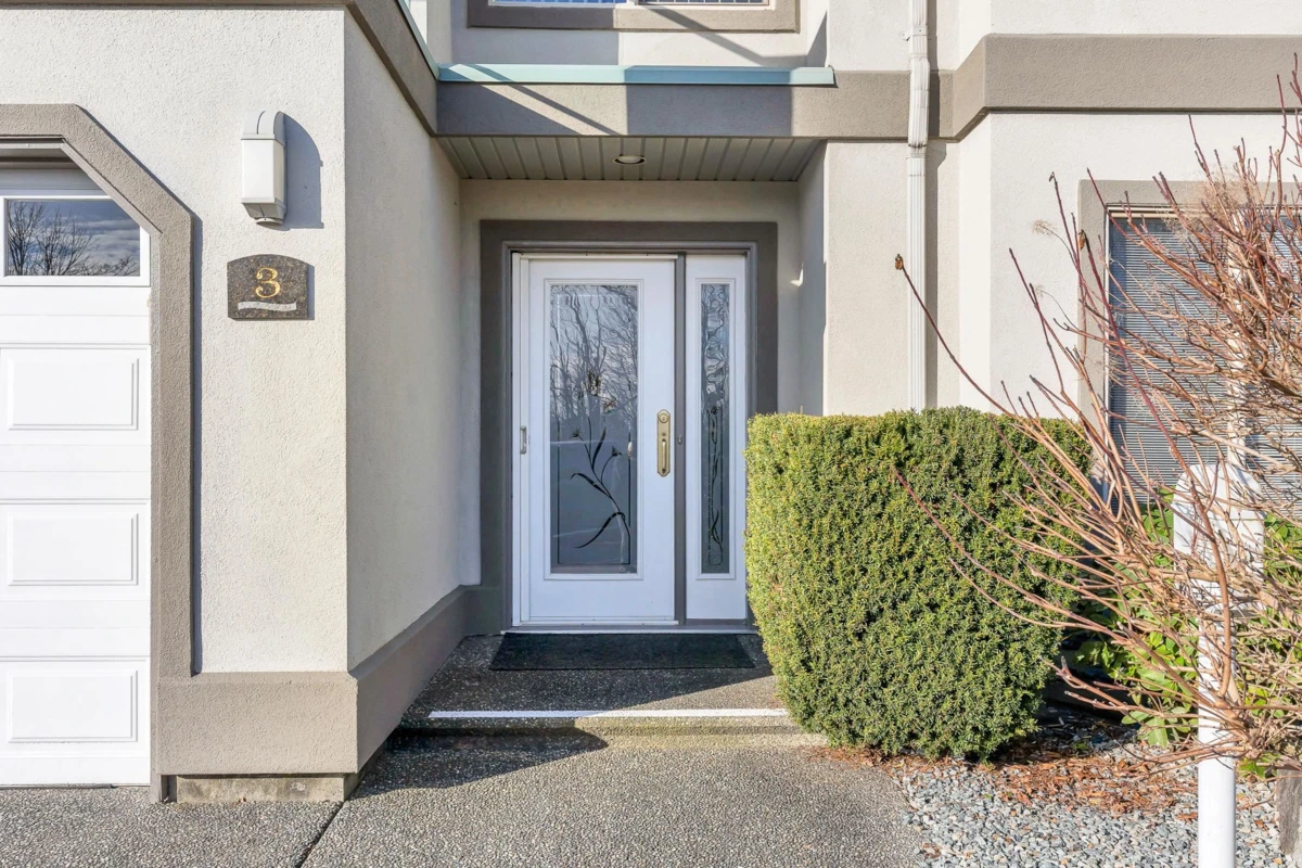 Living Room Photo of 3 3555 Blue Jay Street, Abbotsford, BC