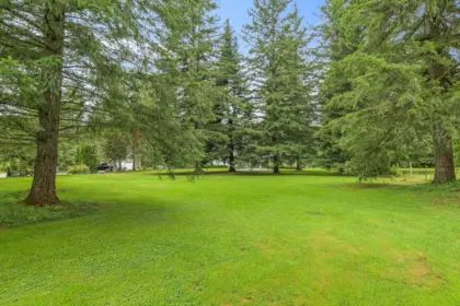 Hot Tub / Spa Photo of 32955 Dewdney Trunk Road, Mission, BC