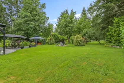 Outdoor Deck Photo of 32955 Dewdney Trunk Road, Mission, BC