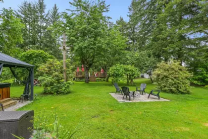 Outdoor Patio Photo of 32955 Dewdney Trunk Road, Mission, BC