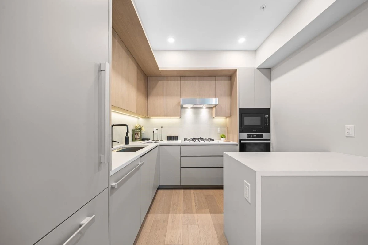 Dining Area Photo of 130 W Woodstock Avenue, Vancouver, BC