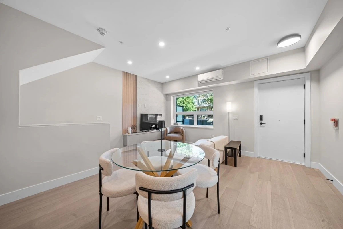 Family Room Photo of 130 W Woodstock Avenue, Vancouver, BC