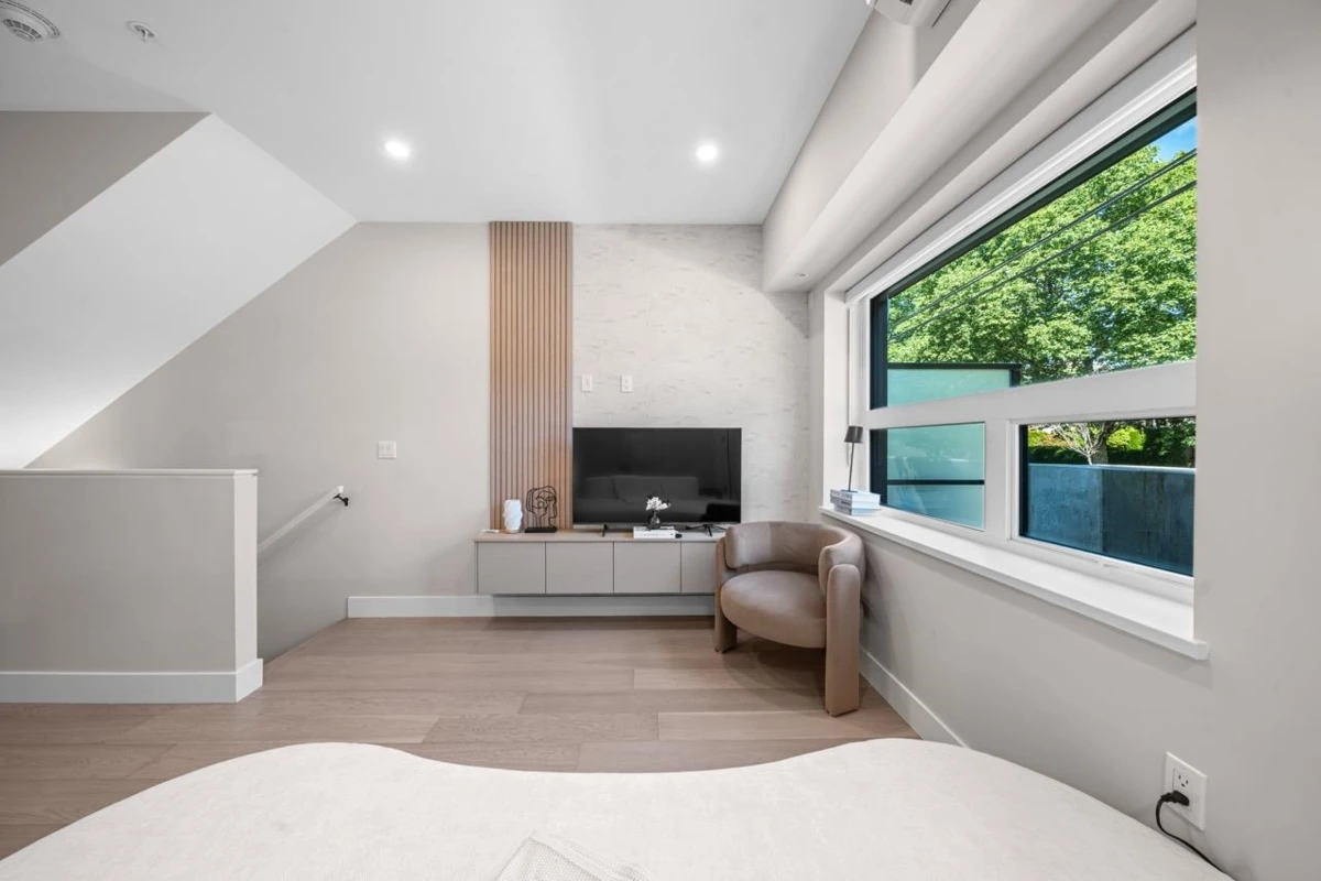 Living Room Photo of 130 W Woodstock Avenue, Vancouver, BC