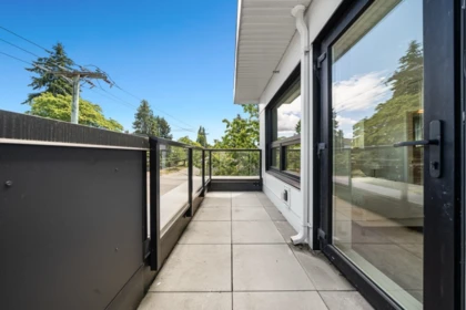 Hallway Photo of 130 W Woodstock Avenue, Vancouver, BC