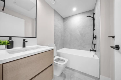Primary Bathroom Photo of 130 W Woodstock Avenue, Vancouver, BC