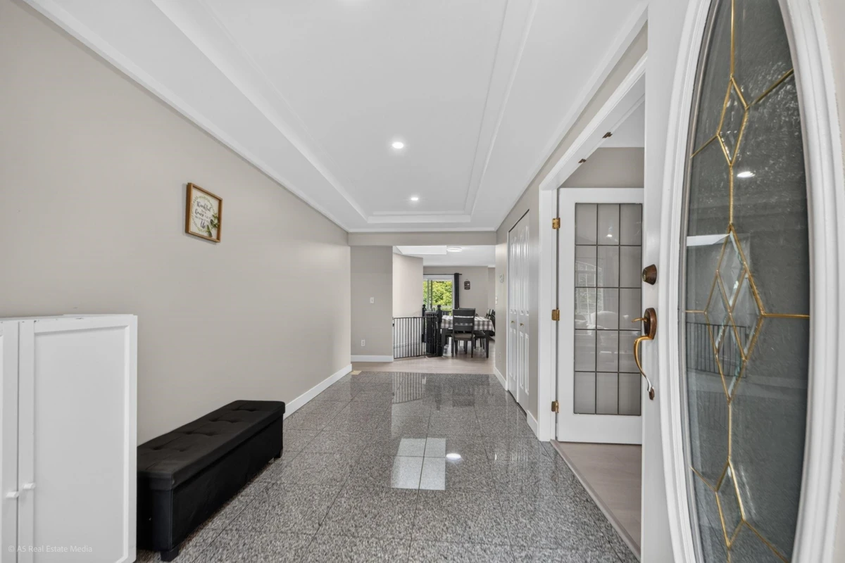 Family Room Photo of 9416 163a Street, Surrey, BC
