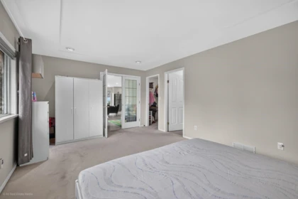 Laundry Room Photo of 9416 163a Street, Surrey, BC
