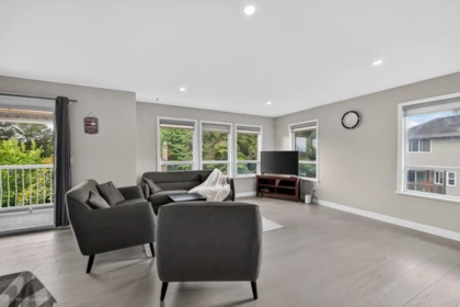 Walk-In Closet Photo of 9416 163a Street, Surrey, BC