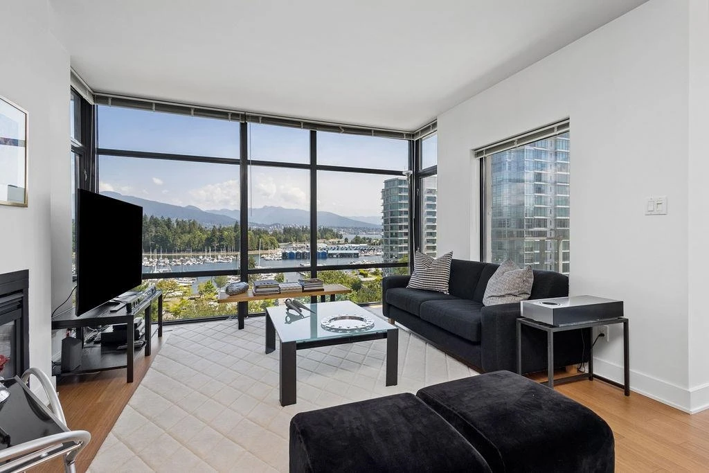 Family Room Photo of 1001 1863 Alberni Street, Vancouver, BC