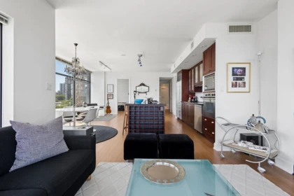 Kitchen Island Photo of 1001 1863 Alberni Street, Vancouver, BC