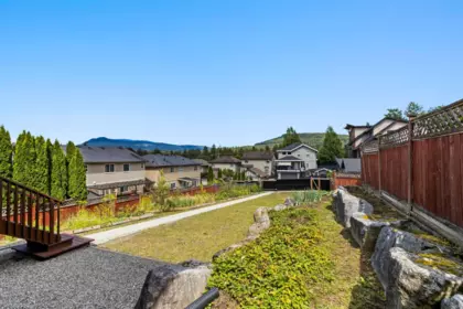 Swimming Pool Photo of 10680 239 Street, Maple Ridge, BC
