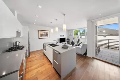 203 2095 W 44th Avenue, Vancouver, BC, Vancouver — Apartment/Condo for sale