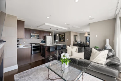 Family Room Photo of 201 15097 Marine Drive, White Rock, BC