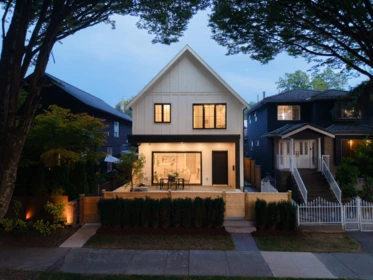 1 810 E 22nd Avenue, Vancouver, BC, Vancouver — Half Duplex for sale