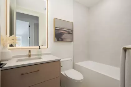Powder Room Photo of 1 810 E 22nd Avenue, Vancouver, BC