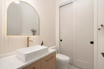 Primary Bathroom Photo of 1 810 E 22nd Avenue, Vancouver, BC