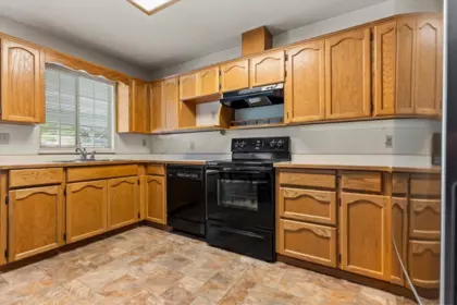 Primary Bedroom Photo of 31 3351 Horn Street, Abbotsford, BC