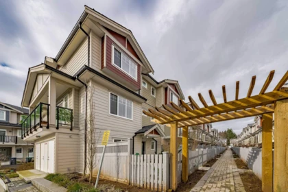 41 13898 64 Avenue, Surrey, BC, Surrey — Townhouse for sale