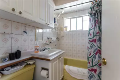 Primary Bathroom Photo of 13897 100 Avenue, Surrey, BC
